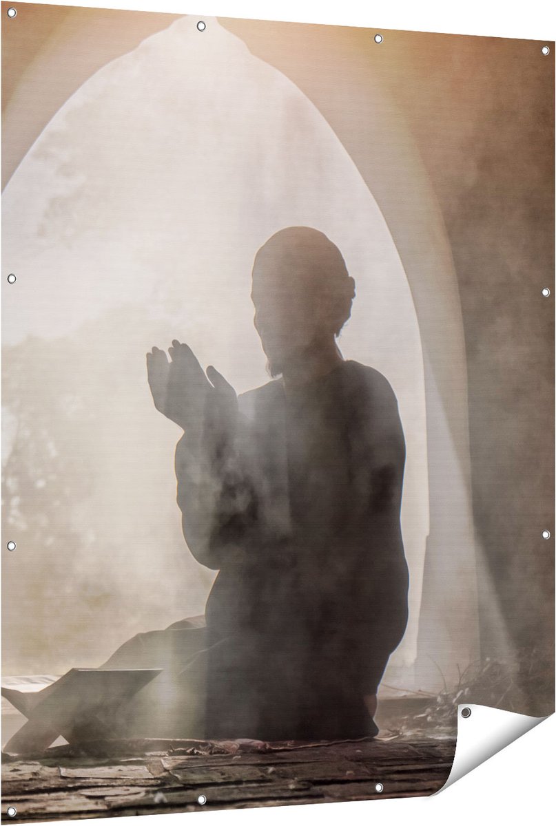 Gards Tuinposter Biddende Man in een Oude Moskee - 120x150 cm - Tuindoek - Tuindecoratie - Wanddecoratie buiten - Tuinschilderij Multikleur