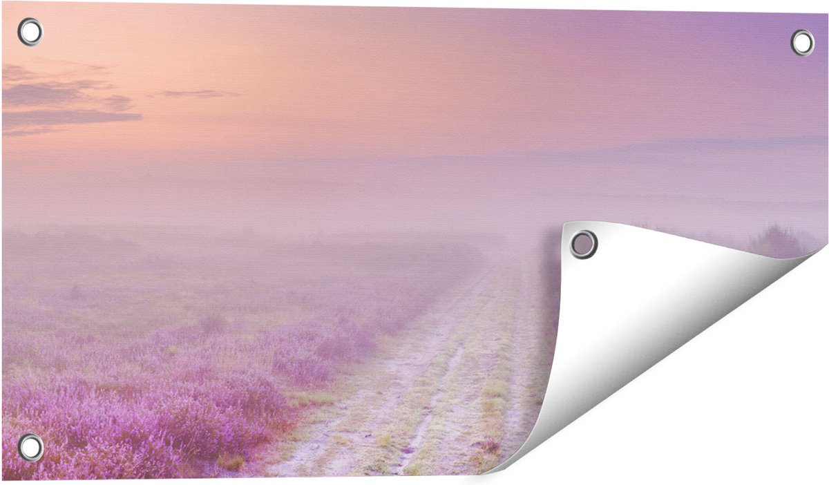 Gards Tuinposter Pad in de Weide tijdens de Mist - 60x30 cm - Tuindoek - Tuindecoratie - Wanddecoratie buiten - Tuinschilderij Multikleur