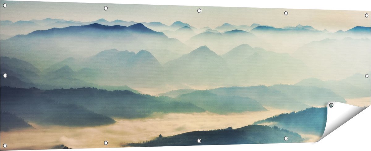 Gards Tuinposter Heuvel Landschap tijdens de Mist - 180x60 cm - Tuindoek - Tuindecoratie - Wanddecoratie buiten - Tuinschilderij Multikleur