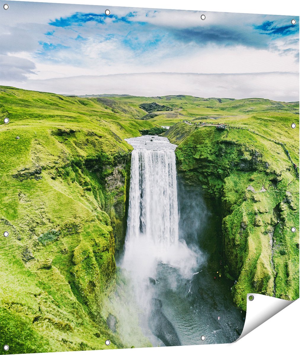 Gards Tuinposter Waterval in het Groene Landschap - 110x110 cm - Tuindoek - Tuindecoratie - Wanddecoratie buiten - Tuinschilderij Multikleur