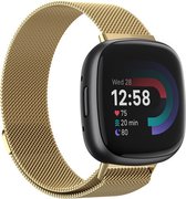 Strap-it Smartwatch bandje - Milanees bandje - geschikt voor Fitbit Versa 4 / Fitbit Sense 2 - goud - Maat: Maat S