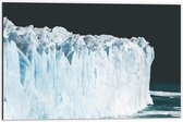 WallClassics - Dibond - Kaarsrechte IJsbergen aan de Zee - 60x40 cm Foto op Aluminium (Wanddecoratie van metaal)