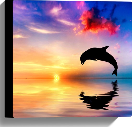 WallClassics - Canvas - Zonsondergang bij Silhouet van Dolfijn boven Water in Kleurrijke Omgeving - 30x30 cm Foto op Canvas Schilderij (Wanddecoratie op Canvas)