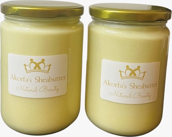 Twee potten Akorfa's Sheabutter Natural Beauty met goudkleurige deksels.