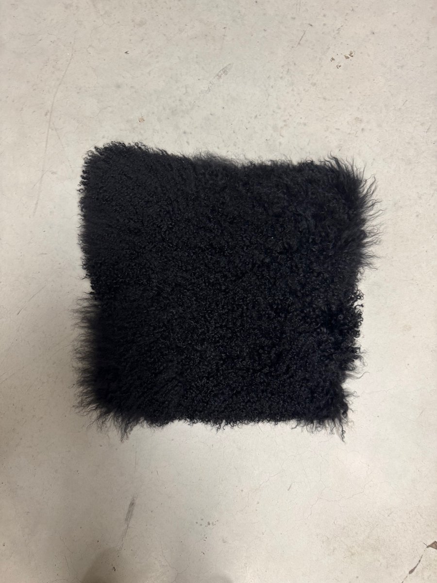 Tibetaans lam kussen zwart