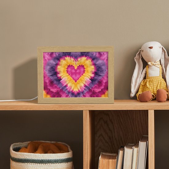 Nachtlampje 20x15 cm - Kinder lamp - Tie dye - Hartvorm - Vlammen - Oranje - Tafellamp kinderkamer - Slaapkamer lamp - Bedlamp kinderen - Kinderlampje stopcontact - Wandlamp babykamer - Nachtlampjes van LumiParts — afbeelding 3