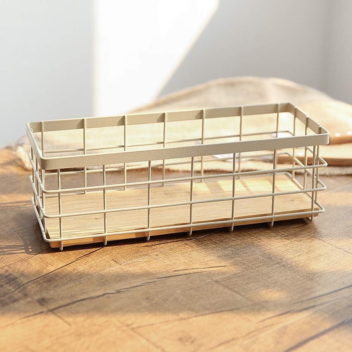 Metalen Opbergmand met Houten Bodem voor Brood en Fruit