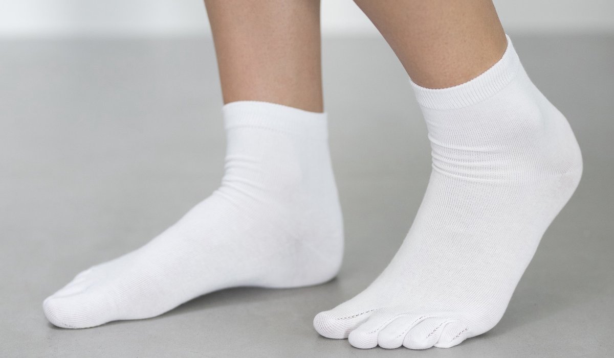 Bonnie Doon Teen Sokken Wit Dames maat 36/42 - Plain Toe Sock - Yoga sokken - Gladde Teennaad - Teensokken - Toesocks - 1 paar - Teenslipper sokken - Geen vervelende naden - Quarter - White - BN061065.103