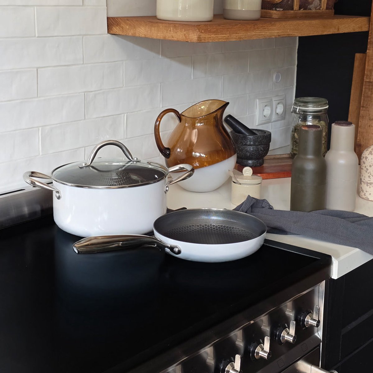 Cook & Pan Honey 9-Delige Pannenset Crème - PFAS vrij - Geschikt voor Inductie - Pannen Set met 7 jaar Garantie - Krasbestendige Anti Aanbaklaag - Vaatwasserbestendig - Koekenpan, Wokpan, Steelpan, Hapjespan, Kookpot - Beige – foto 2