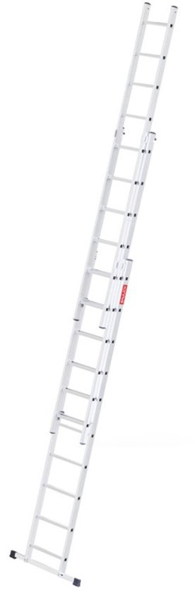 Lange, uitgeschoven aluminium ladder met treden en stabilisator.