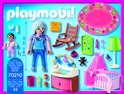 Playmobil speelgoedset 70210 met oma, baby, commode, wieg, kinderstoel, lamp, en diverse accessoires.