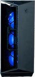 Een hoge zwarte gaming pc met glazen zijpaneel met drie blauw verlichte ventilatoren.