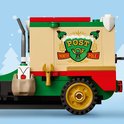 Detail van LEGO 40746 Bezorgtruck van de Kerstman met 'POST NORTH POLE' logo.