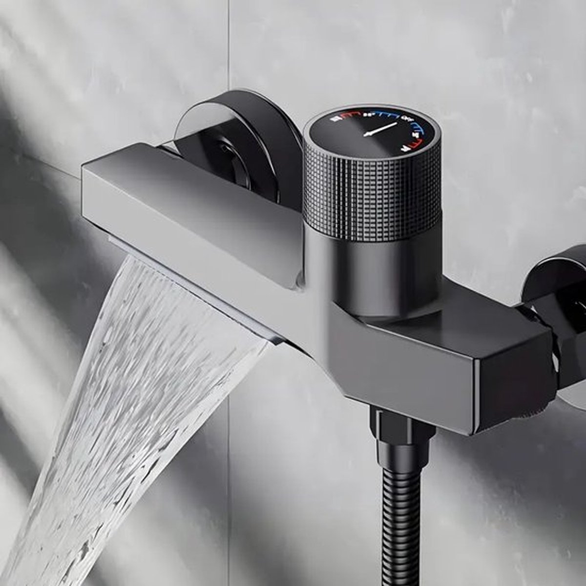 Waterval badkraan - douchearmatuur - thermostaat - 2 uitlaten mengkraan - douche met veiligheidsknop - badarmatuur met thermostaat - zwart