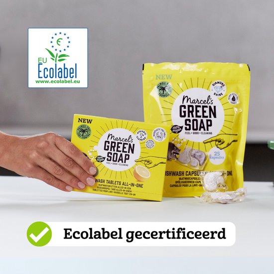 Gele verpakking met 25 vaatwastabletten, vastgehouden door een hand, met EU Ecolabel logo.