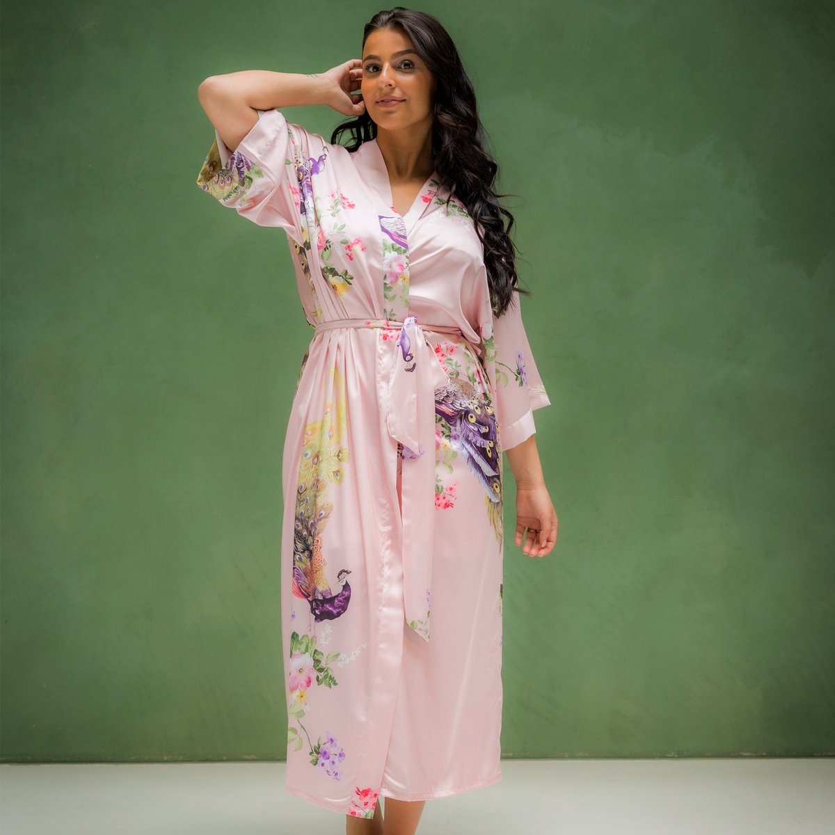 Kimono satijn - Premium collectie - roze - prachtig pauw en bloemen design - one size -lang model
