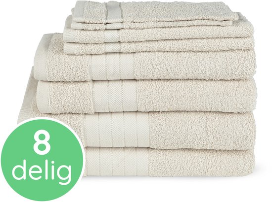 Pile de 8 pièces de linge de bain couleur sable, avec une étiquette verte '8 pièces'.