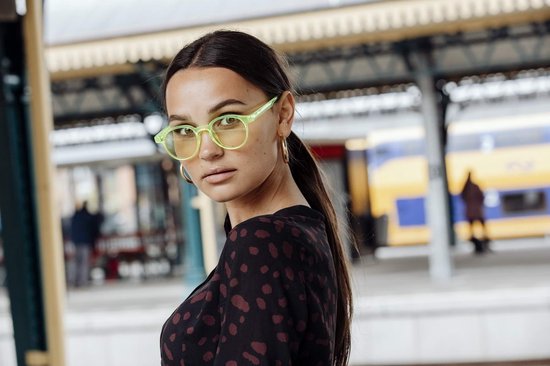 2544 Dames & Heren Zonnebril | Trendy Dames Eyewear | Heren bril |brillen | zonnebril | Zonnebril - Groen Montuur - Lichte Glazen - Bril | Sunglasses | Festival Bril | Transparante Bril – Groen /Geel Frame – Gele Lens | + Brillen sleeve & Brillendoek — afbeelding 2