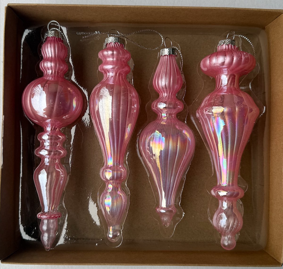 Set van 4 roze glazen kerstornamenten met parelmoerglans – 15 tot 18 cm – klassieke druppel- en pegelvormen - Glas