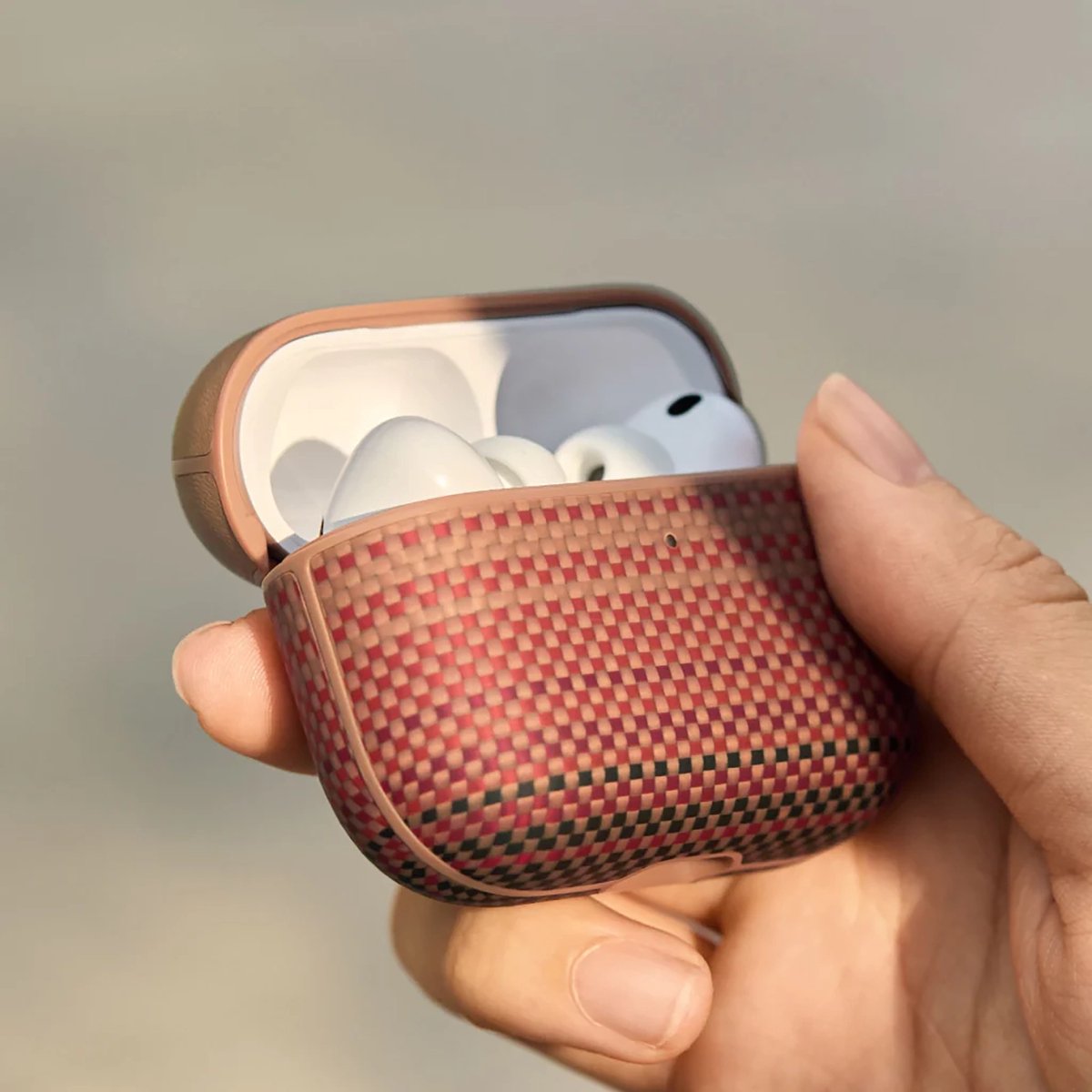 Pitaka Aramid fiber magnetisch hoesje AirPods Pro 3 – Milieuvriendelijk en duurzaam design – Ingebouwde N52 magneten voor magnetisch opladen – Compact en lichtgewicht voor eenvoudige draagbaarheid - Oranje