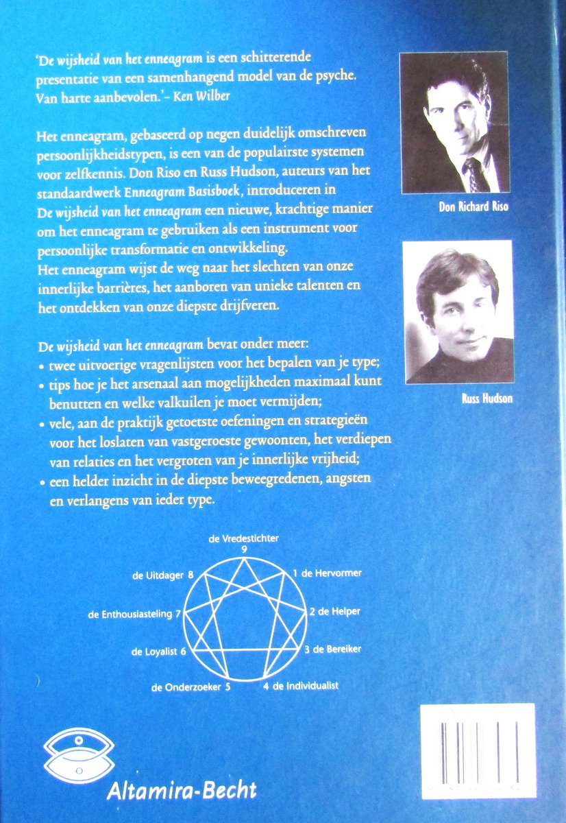 Achterkant van 'De wijsheid van het enneagram'. Bevat tekst, foto's van Don Richard Riso en Russ Hudson, en een enneagram cirkeldiagram.