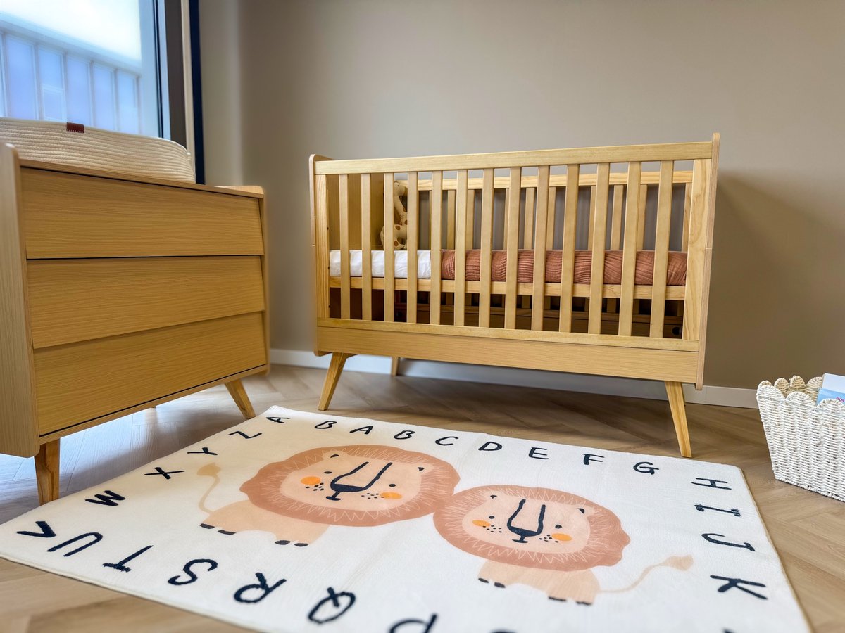 Kiyo Japandi Babykamer – Meegroei Ledikant 70×140 & Commode | The Baby Supply