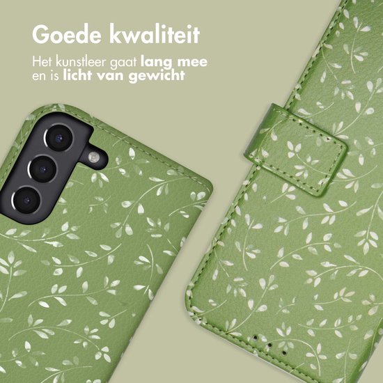 Close-up van groen telefoonhoesje met wit bladerpatroon, met siliconen houder binnenin.