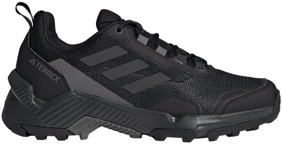 Zwarte lage wandelschoen met donkergrijze accenten, het Terrex-logo en de drie Adidas-strepen.