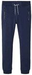 Donkerblauwe joggingbroek met trekkoord, ritssluitingen op de zakken en elastische boorden.