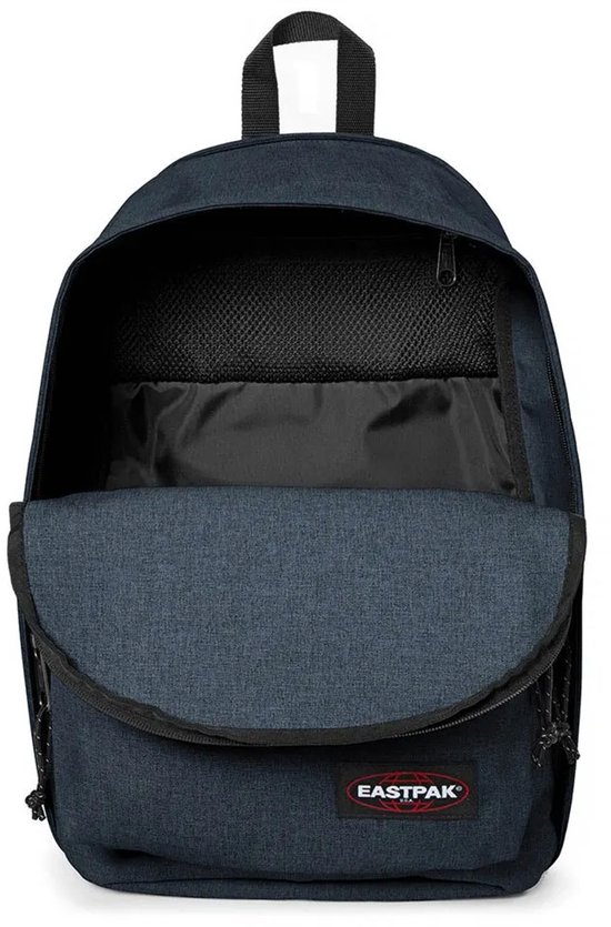 Donkerblauwe Eastpak rugzak, open.