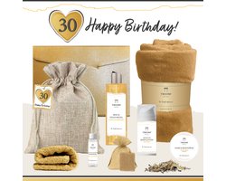 Geschenkset “30 Happy Birthday!” - 8 producten - 1210 gram | Cadeau voor haar Dertig jaar - Cadeaupakket Feestje Wellness Pakket Douchegel Giftset Deluxe Fleece deken Gastendoek Verjaardag Gefeliciteerd Party Thirty Gift Set Hartje Okergeel Goud