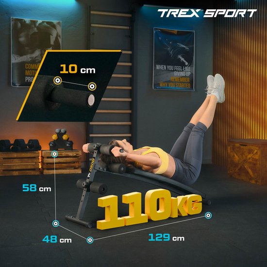 Vrouw met gebogen benen op de trainingsbank, met afmetingen 58cm, 48cm, 129cm en 110kg.