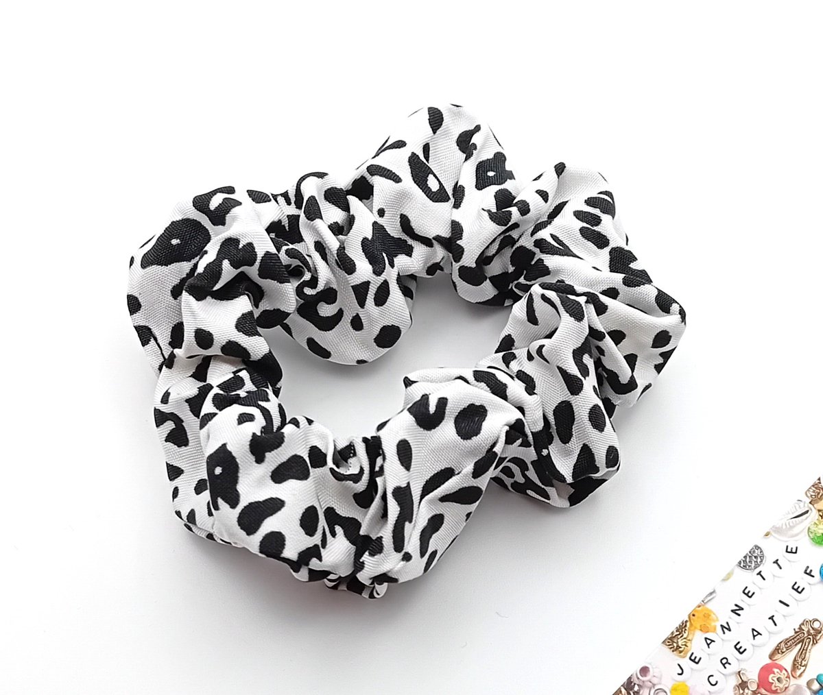 Jeannette-Creatief® - Scrunchie - Leopard Black & White - Scrunchie - Panterprint - Zwart Witte Scrunchie - Scrunchie - Haarsieraad - Haarelastiek – Scrunchies