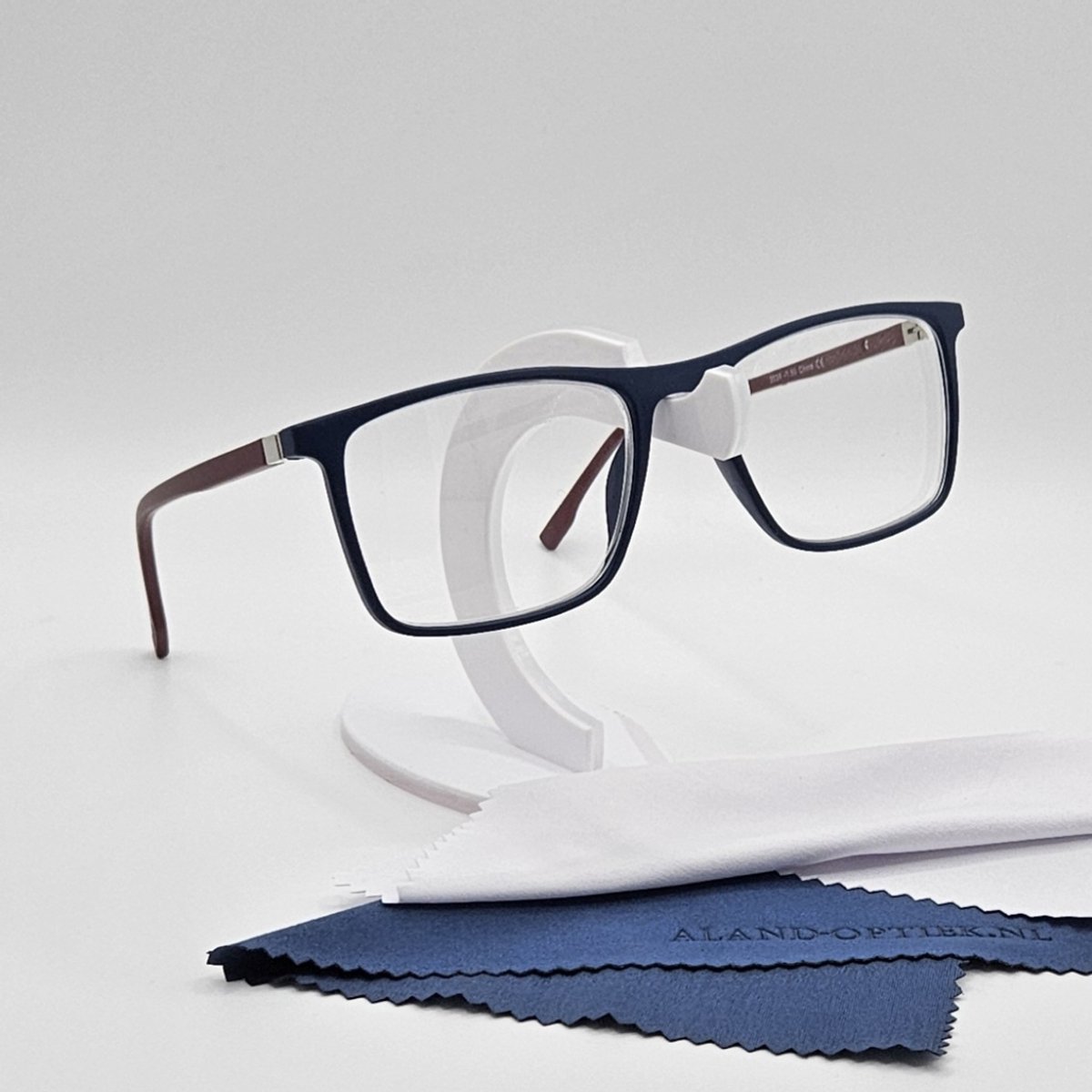 Afstandbril -1,5 / GEEN LEESBRIL / unisex bril voor veraf op sterkte / myopia glasses / MIN BRIL -1.5 / bril voor bijziendheid 1.5 / mat donkerblauw en bordeaux montuur met afstandslenzen / lunette pour ordinateur / 2024 Aland optiek
