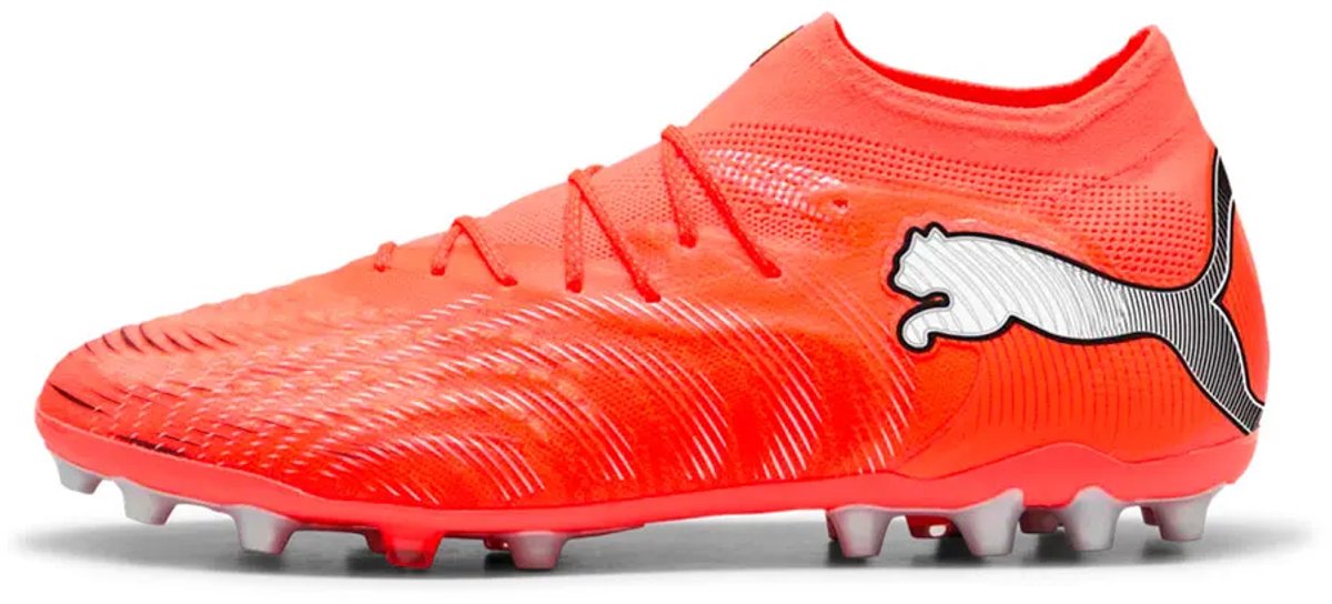 Puma Future 9 Ultimate Mg voetbalschoenen in rood en oranje, EU 44, met Fuzionfit-bovenwerk voor optimale bewegingsvrijheid.