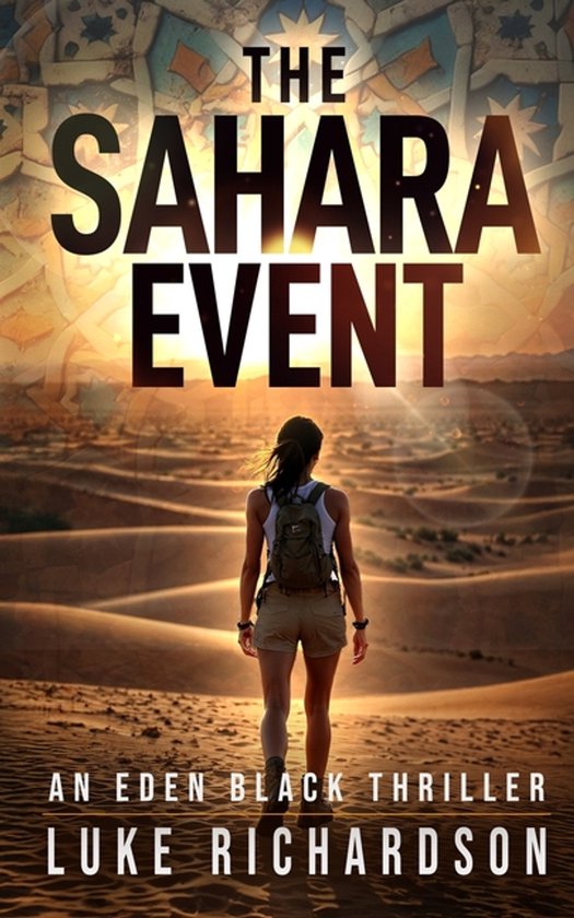Een vrouw met een rugzak staat in de Sahara en kijkt naar het zonsondergang. Titel: The Sahara Event. Auteur: Luke Richardson.