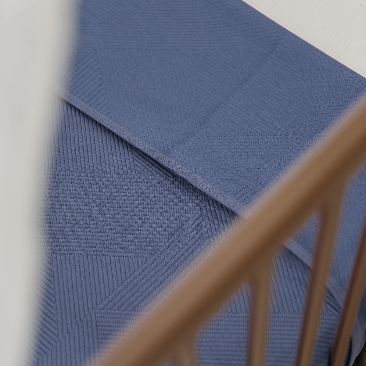 Meyco Baby Jacquard Ledikant Deken - Indigo - 100x150cm - 0.5 TOG – foto 4