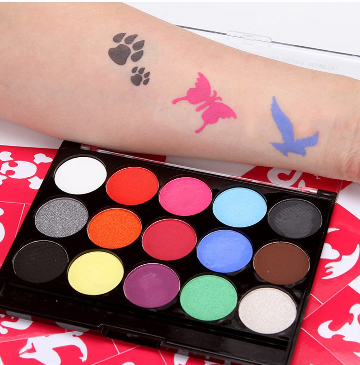 Schminkset Kinderen 15 kleuren-Veilig Schmink Kinderen -15 kleuren & 3 penselen & 4 sjablonen & diamantstickers op waterbasis- veiligheidscertificering- Schminkset - Make up Kinderen - Face paint - Grime Schmink - Kinderschmink voor mooi grimas — afbeelding 5
