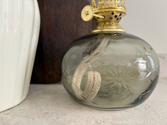 Strömshaga Groene glazen olielamp bloemmotief met messing brander 28cm x Ø11cm van Merkloos — afbeelding 2