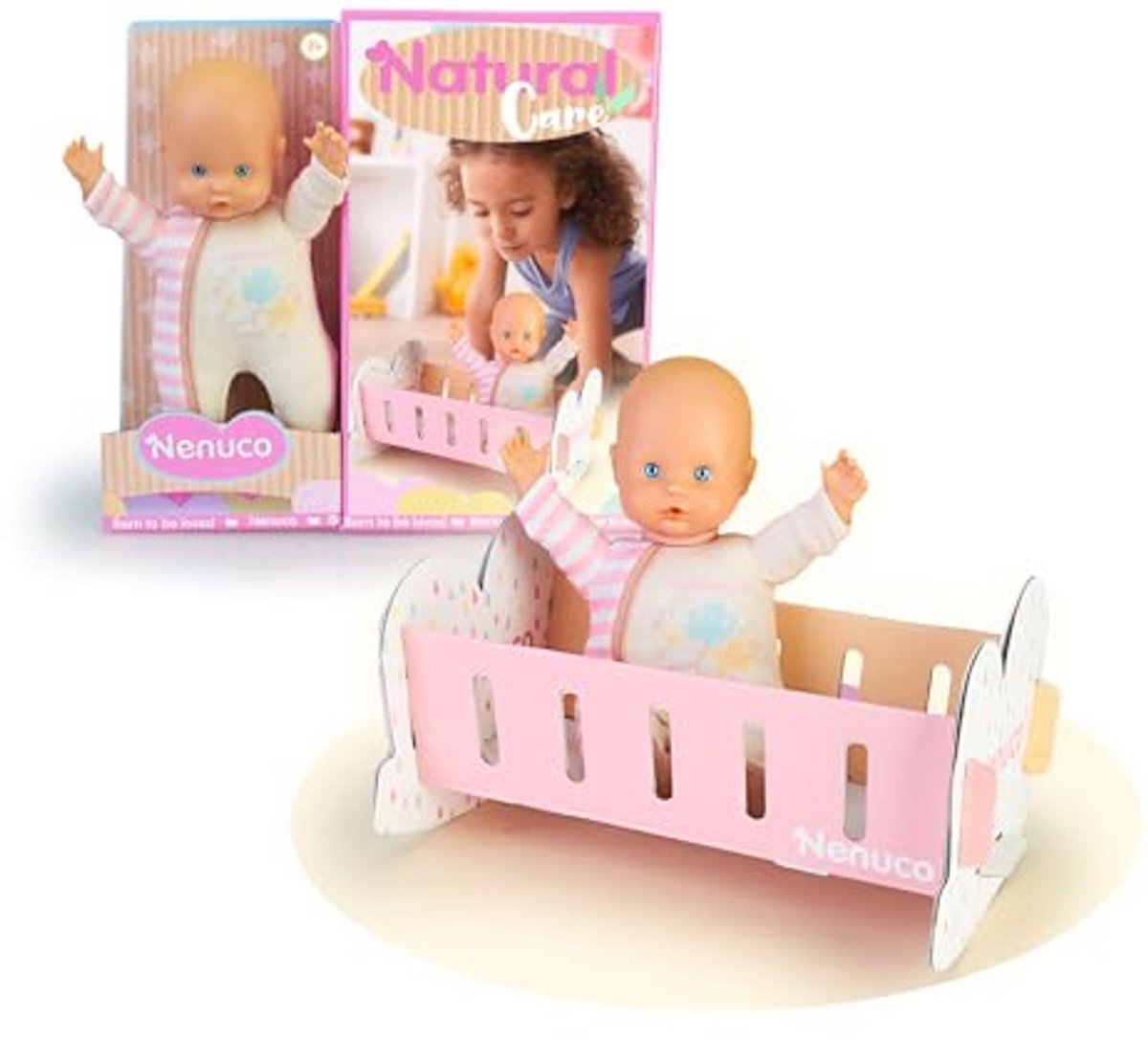 Kinderbed van karton met 25 cm grote babypop in natuurlijke kleuren