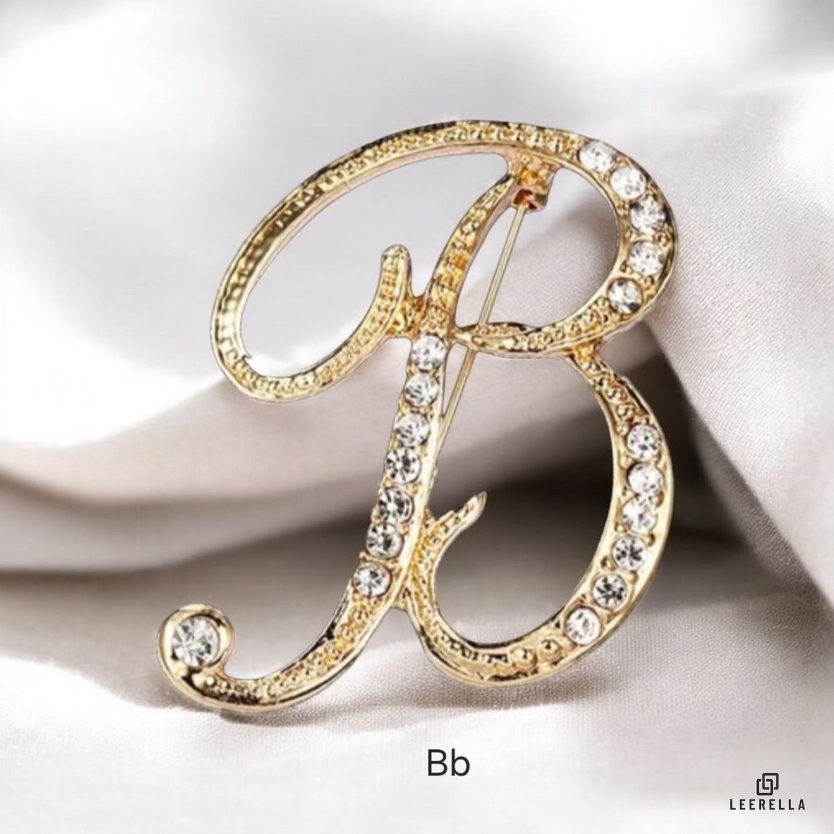 Luxe Strass | B | Letter Broche Goudkleurig met Zirconia Steentjes – Unisex Cursieve Initialen Pin Diverse Maten Voor Heren & Dames