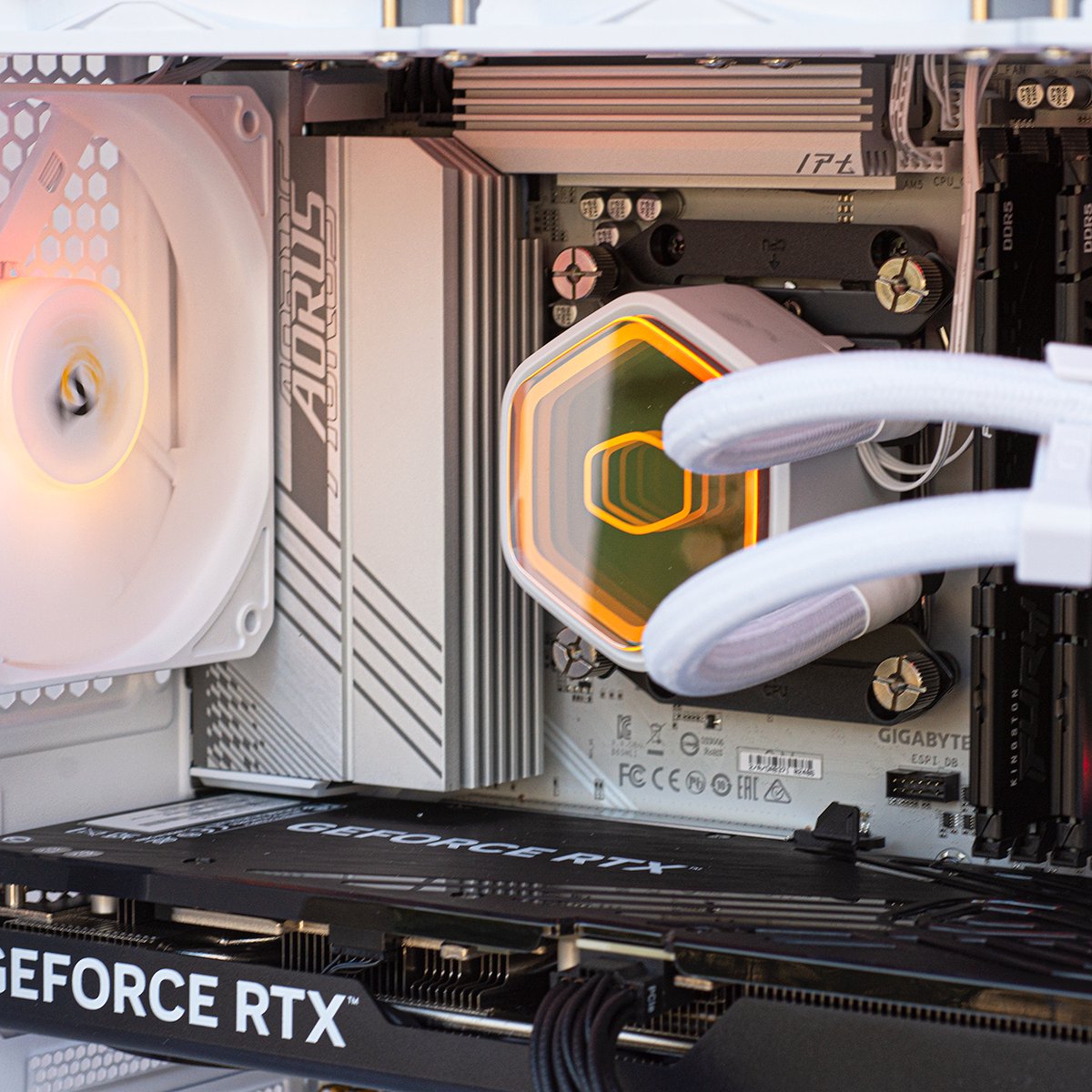 petaPC Gamer C3 White RGB Gaming PC met AMD Ryzen 7 8700 - afbeelding 3