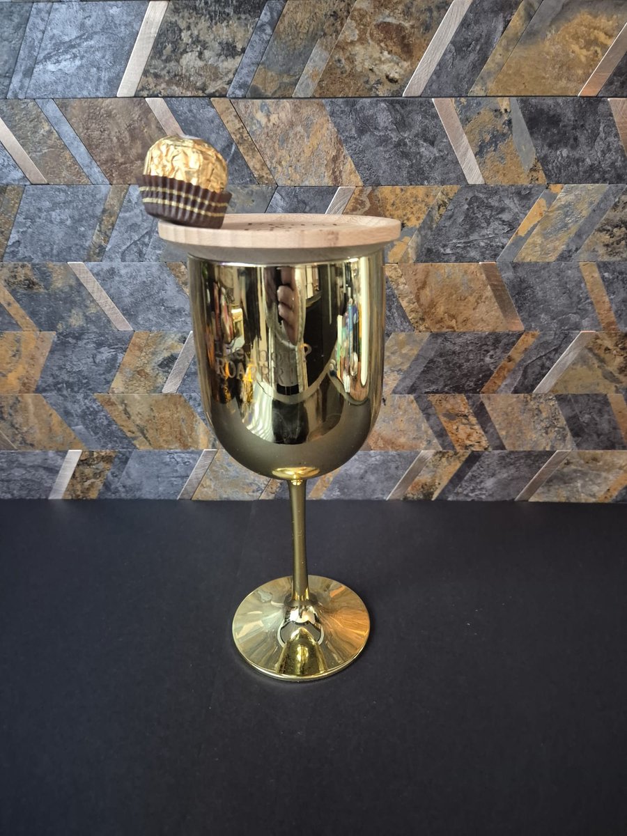Eviva Home Deco Charcuterie Topper - Wijnglas Borrelplankje - Hout - "Feast & Flirt" - Date Night Gadget
