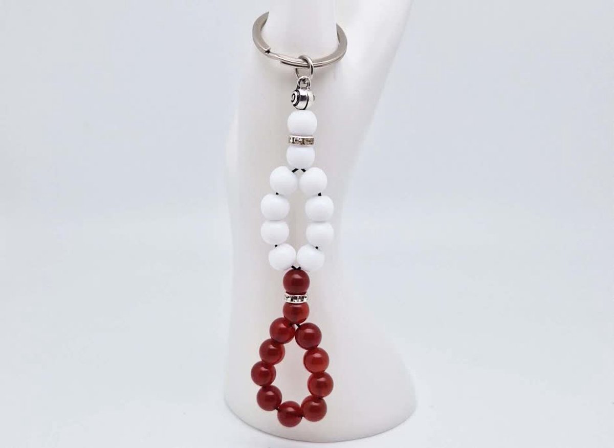 Handgemaakte Vis sleutelhanger van natuursteen " Witte Agaat-Rood Agaat" en metaal - diameter kralen 8mm - Aantal stenen21- Een mooi cadeau-idee en een bijzonder aandenken