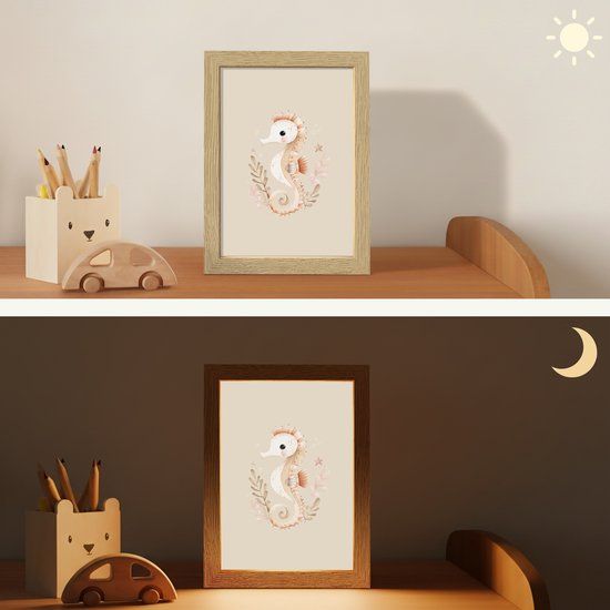 Nachtlampje 15x20 cm - Kinder lampje - Zeepaardje - Zeewier - Beige - Tafellamp kinderkamer - Slaapkamer lamp - Bedlamp kinderen - Kinderlampje stopcontact - Wandlamp babykamer - Nachtlampjes van OnlyWow — afbeelding 4
