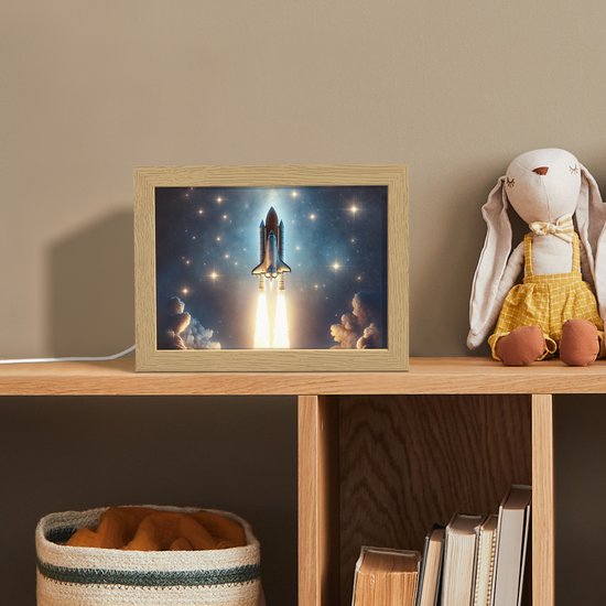 Nachtlampje 20x15 cm - Kinder lampje - Ruimtevaart - Raket - Space - Sterren - Tafellamp kinderkamer - Slaapkamer lamp - Bedlamp kinderen - Kinderlampje stopcontact - Wandlamp babykamer - Nachtlampjes van Merkloos — afbeelding 3