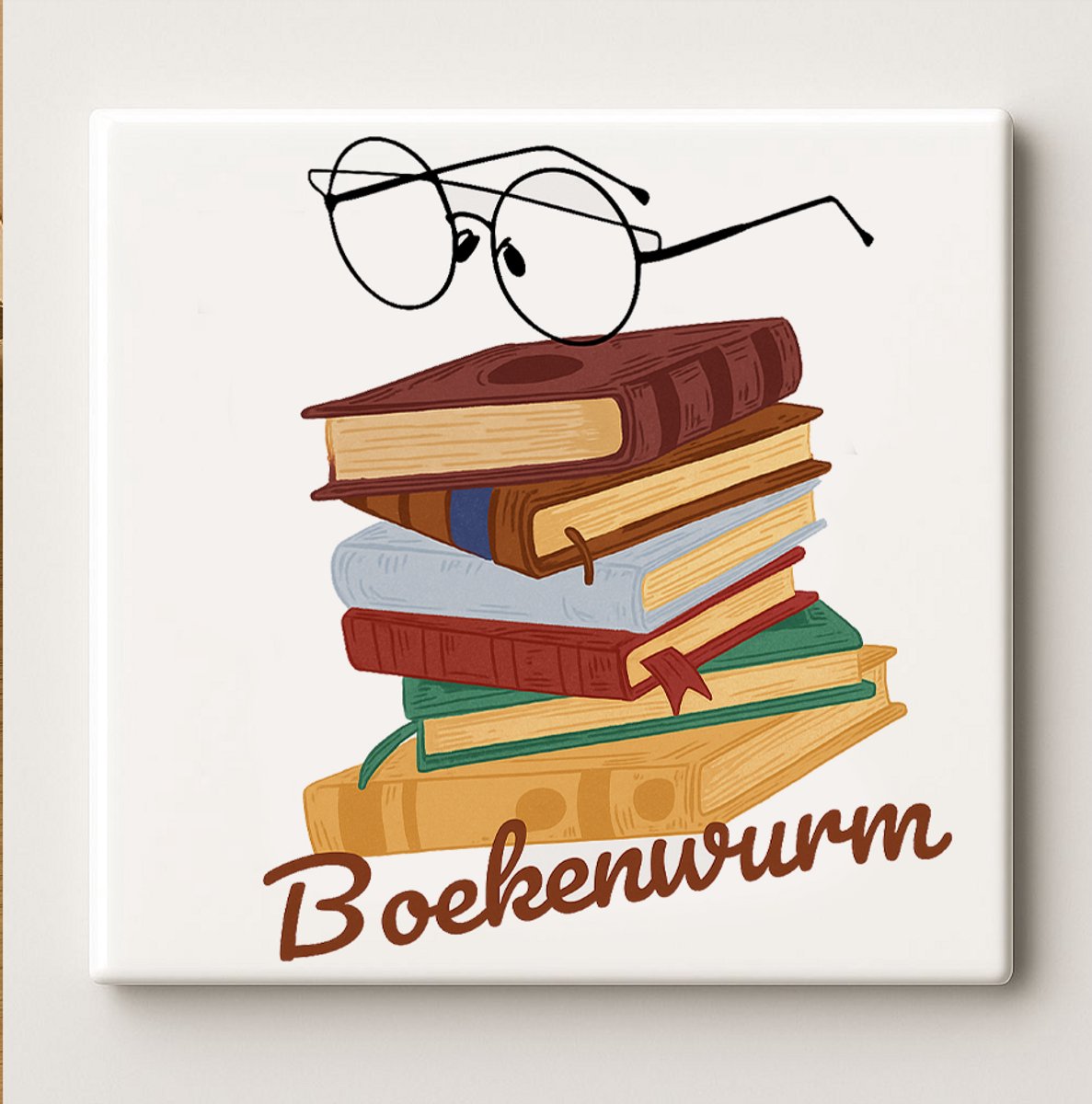 Nevolis Boekenliefhebber Decoratieve Keramische Tegel 15x15 cm – Kleurrijke Stapel Boeken Wanddecoratie voor Lezers & Thuiswerkplek Multi Color