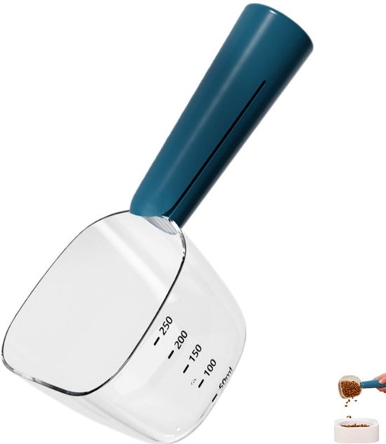 Doorzichtige voerschep met blauw handvat en schaalverdeling. Kleine schep met brokken wordt getoond.