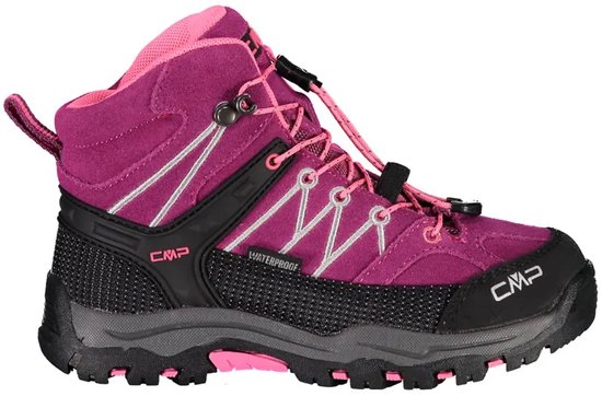 Chaussure de randonnée CMP rose avec lacets et logo waterproof. En daim.