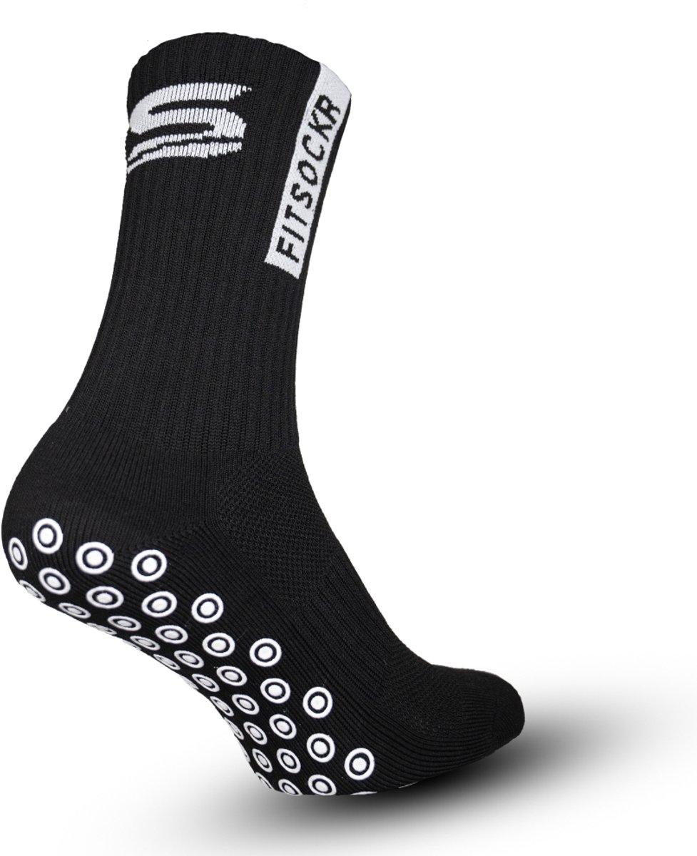 Zwarte FitSockr gripsokken voor voetbal met antislip, maat 32-36, voor extra grip en stabiliteit tijdens het sporten.